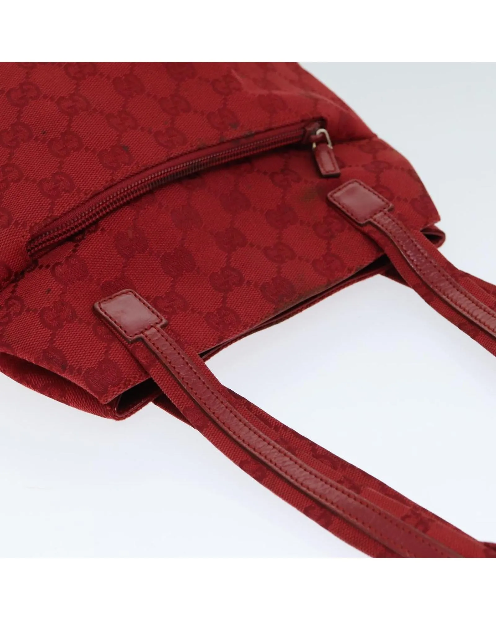 GG Canvas Shoulder Bag in Red