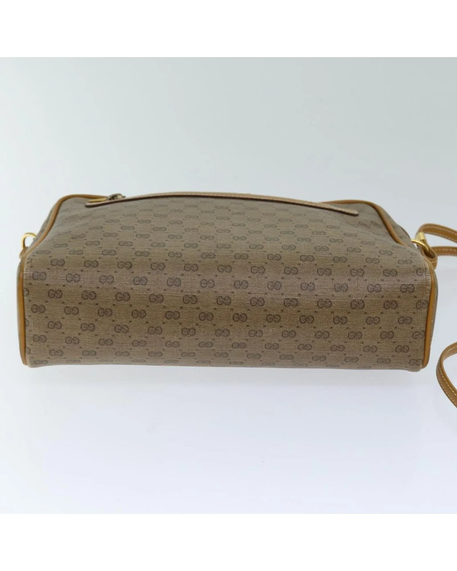 Gucci GG Supreme Canvas Shoulder Bag Beige